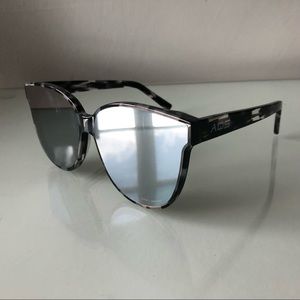 AQS Iris Oversized Sunglasses